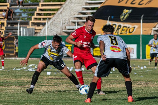 What's the Most Efficient Layout for a Home Craft Room with Areas for Sewing, Painting, and Scrapbooking?