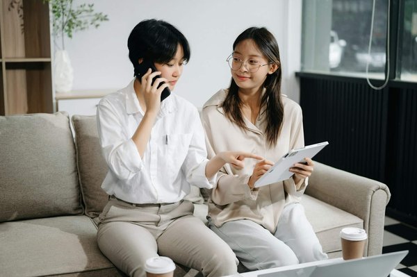 What Strategies Can Small Retailers Use to Compete with E-commerce Giants During Holiday Seasons?